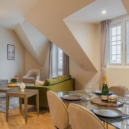 Luxury Penthouse - Castle Views - 2 Bed & Parking Leilighet Windsor Eksteriør bilde